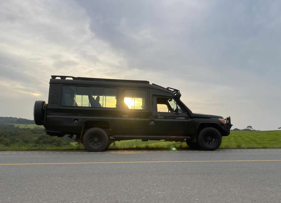 5 seater land cruiser – car hire uganda